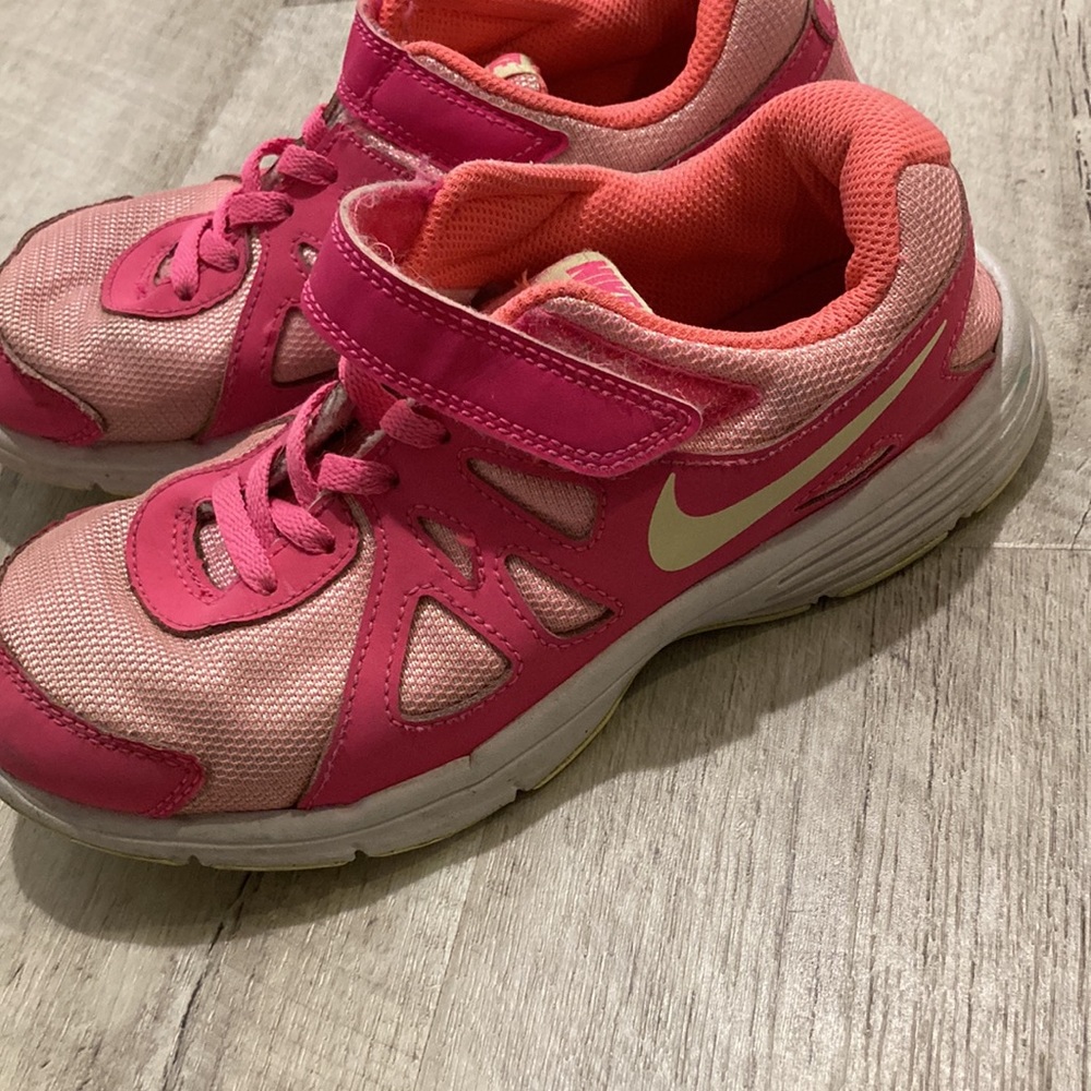 Nike Revolution 2
